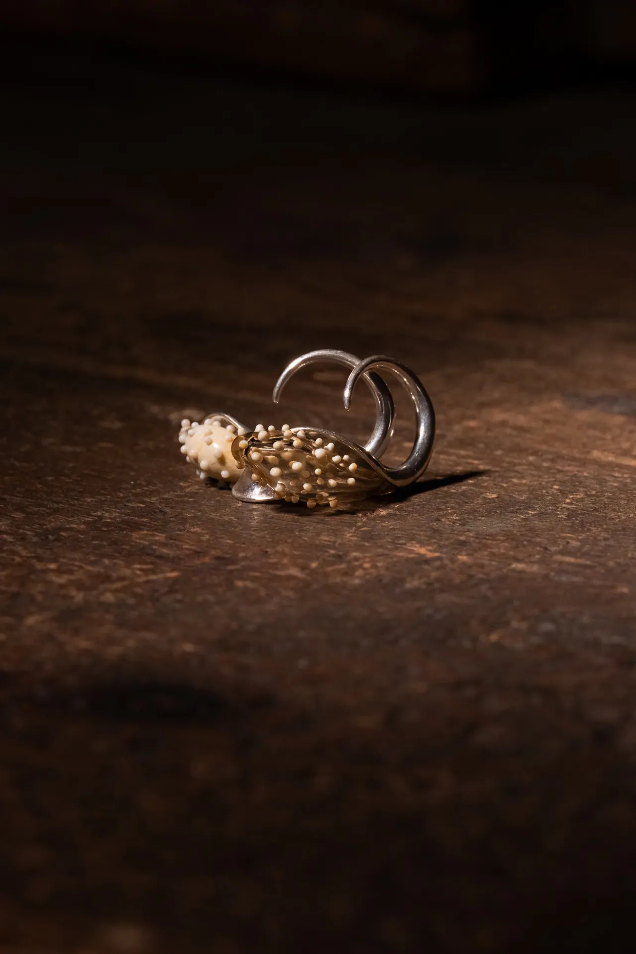A silver and glass ring made during the Mano a Mano programme