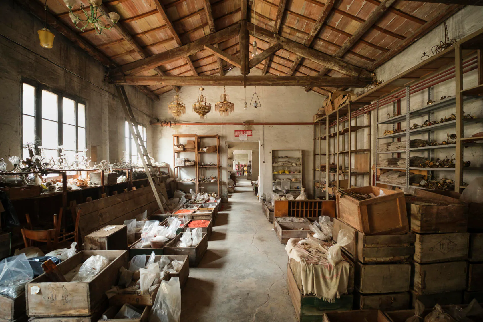 L’interno della storica fabbrica di conterie di Murano